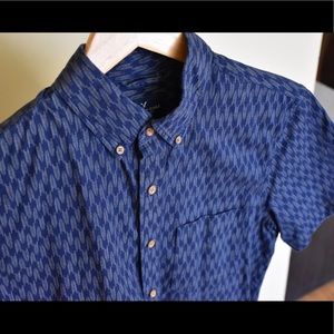 American Eagle short sleeve shirt. Excellent.